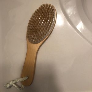 Body dry brush